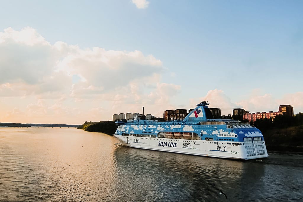 Lomalle lentämättä - Tallink