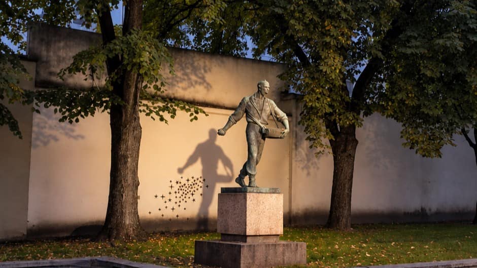 Tähtien kylväjä (Žvaigždžių sėjikas), K. Donelaičio g. 64, Vytautas Suuren sotamuseon puutarha