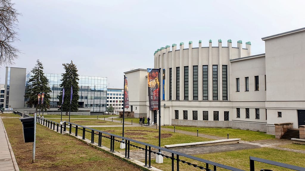 Vieraanvarainen Kaunas - Kaunas matkakohteena - Curlionis